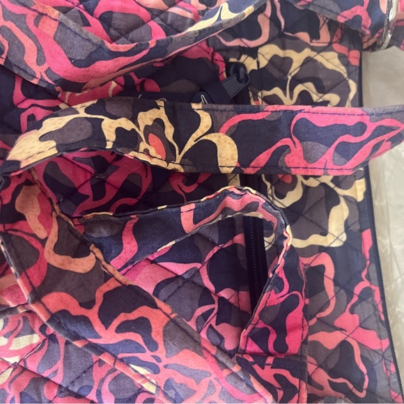 Vera Bradley crossbody Catalina Pink pattern - Picture 4 of 5